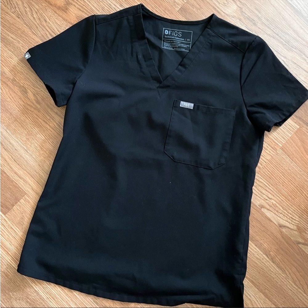 Figs scrub top